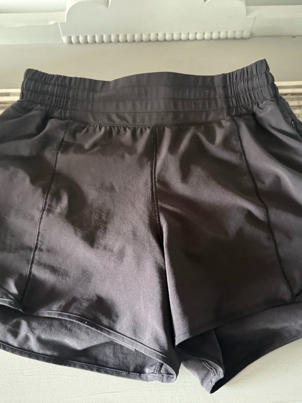 Set of 2 Lululemon 2.5 Inch High Rise Hotty Hot Shorts (size 6) - Picture 6 of 7